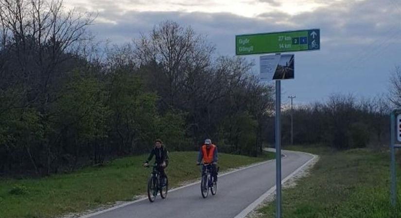 Új kerékpárút épül Ács és Bábolna között