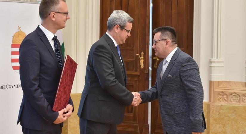 Miniszteri elismerést kapott a kaposvári mentőtiszt