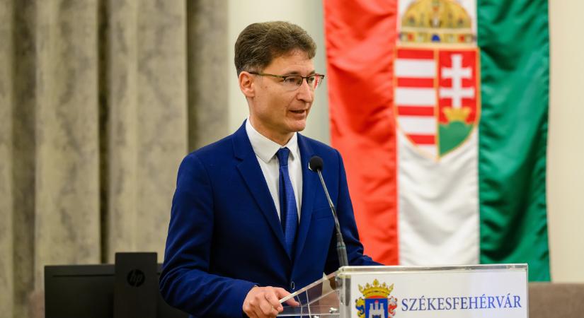 Székesfehérvár fideszes polgármestere szerint őszre ki kéne találnia valami új témát a pártnak