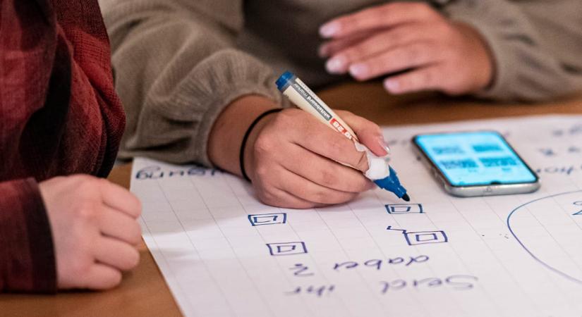 Érezhetően jobban tanulnak a diákok Hollandiában, mióta kitiltották a mobilokat az iskolából