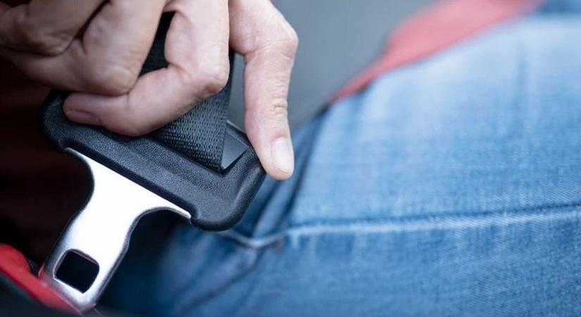 Fontos változás a biztonsági övvel kapcsolatban, tízezrekbe kerülhet a szabályszegés