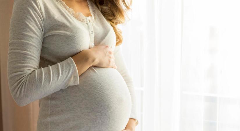 Terhesség alatt is dönthetnek úgy, hogy elveszik a veszélyeztetett helyzetben lévő újszülöttet az anyától
