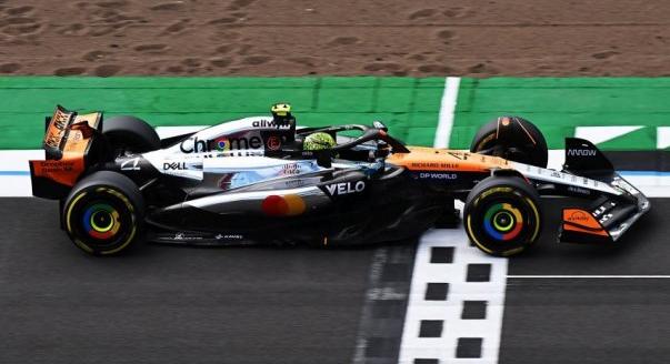 Norris a Ferrarik előtt az F1-es Brit Nagydíj 2. szabadedzésén