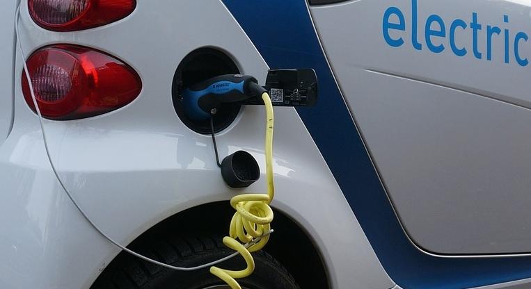 A vállalati e-autó program hajtja a magyar elektromosjármű-piacot
