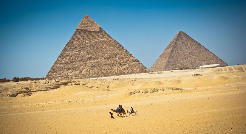 Egyiptom főrégésze a piramisoknál tett brutális bejelentést, valami van odabent
