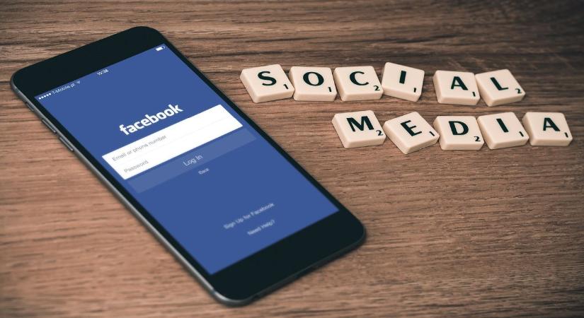 Vigyázz: így nyúlná le féltett képeidet a Facebook!