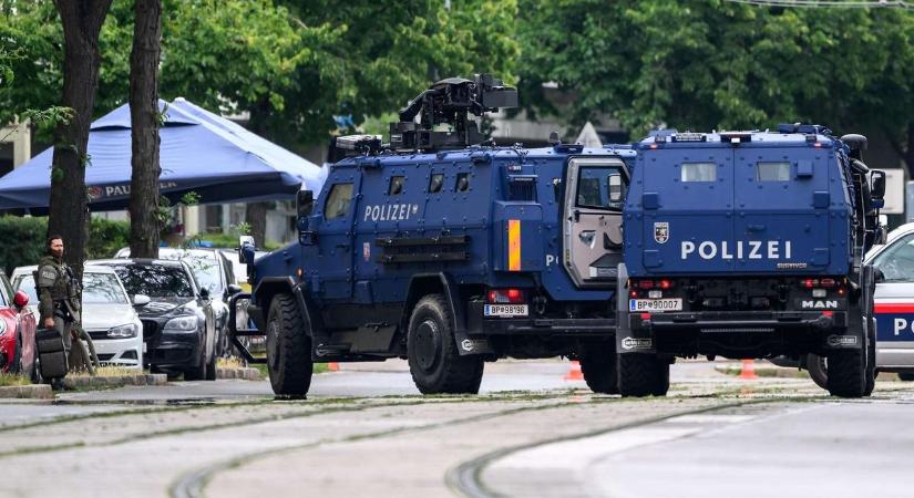 Lövések dördültek el egy bécsi villamoson: letartóztatták a 36 éves férfit - fotók