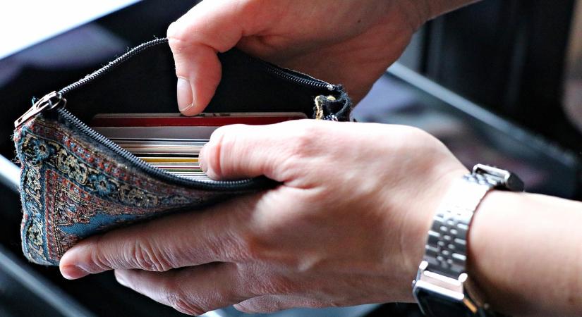 CES: az életszínvonal drasztikus csökkenését hozzák a deficitcsökkentő intézkedések