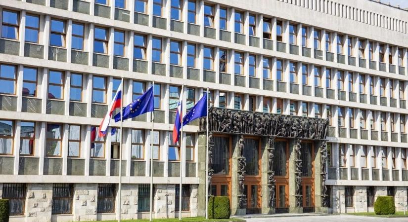 Háborús időkben népszavazást írnak ki: Szlovéniában a fegyverkezésről döntenek