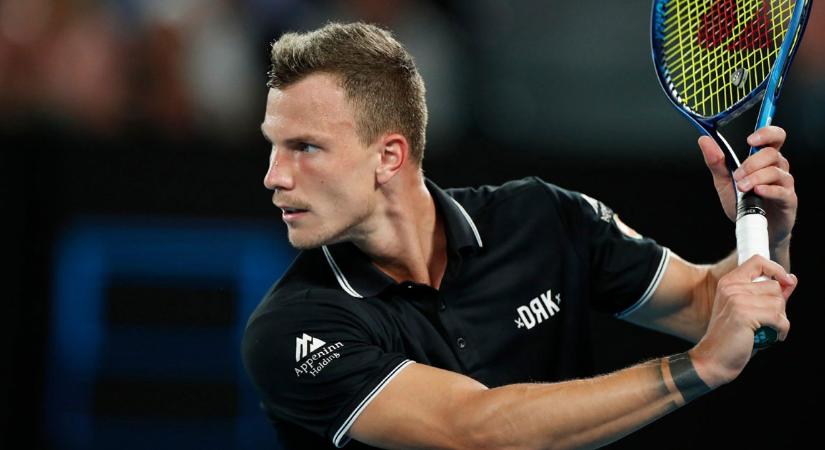 Wimbledon: Fucsovics megnyerte a kétnapos meccsét