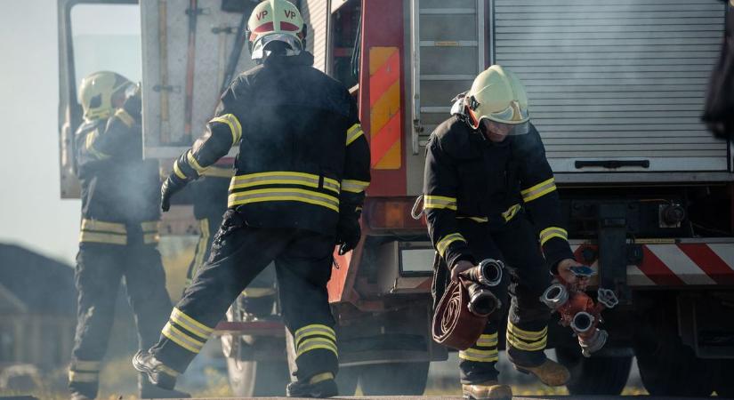 Mintegy négyszáz hektáron égett a gabona, több óráig dolgoztak a tűzoltók a helyszínen – videóval