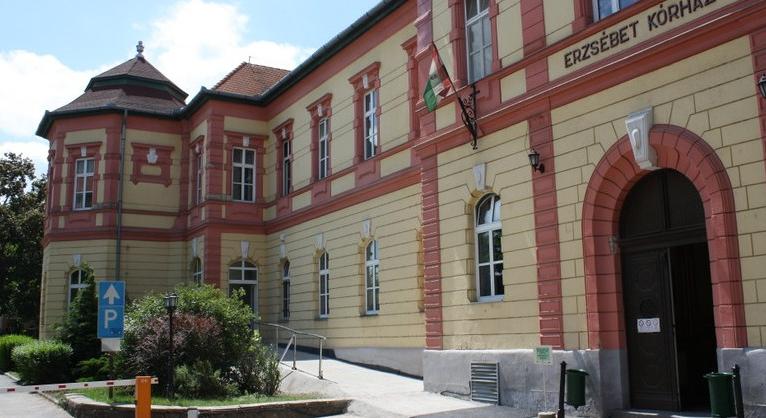 "Gyáva senki vagy! Bemértünk! Találkozunk! – szólt be egy kommentelőnek Sátoraljaújhely fideszes polgármestere