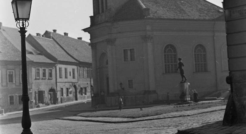 „Sátánok” – avagy Jézus katonái konspirálnak a Bécsi kapu téren
