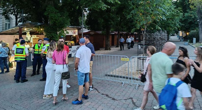 Rendkívüli! Lezárták a pécsi Szent István teret, elmarad a vetítés is a Fényfesztiválon (fotók)