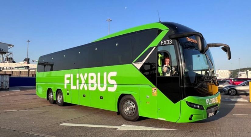 Súlyos baleset, felborult egy Bécsbe tartó busz, 20-an megsérültek