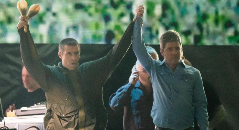 Zenetörténeti pillanat: elstartolt a 16 év után visszatérő Oasis turnéja – Diogo Jotáról is megemlékeztek a koncerten