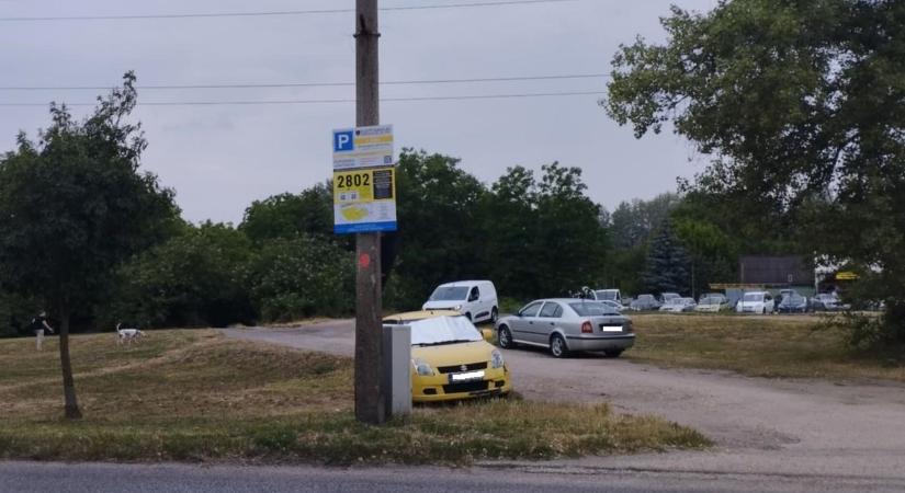 Vitás parkolási táblakihelyezések Dózsakertben – háborognak a helyiek