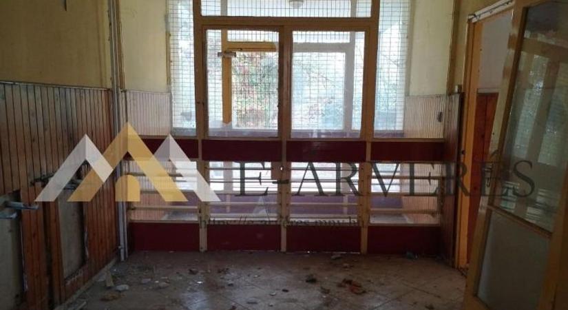 Eladják az egykori tatabányai gyermekotthont, már licitálni lehet rá