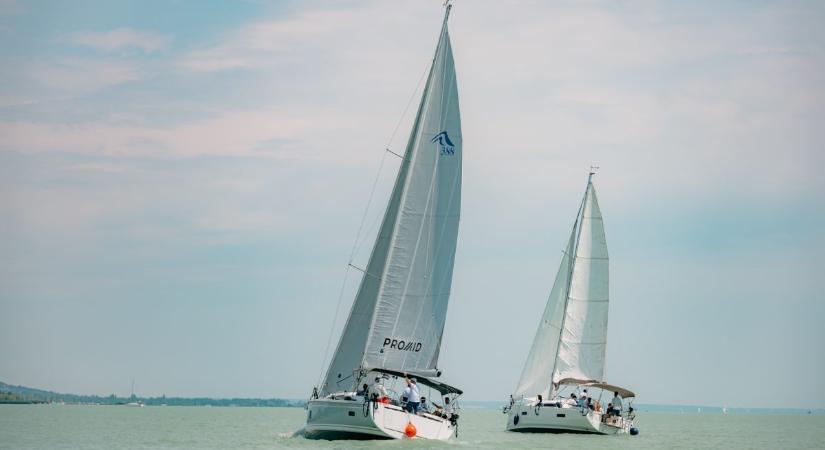 A Kékszalag új korszaka: digitális száguldás a Balaton hullámain