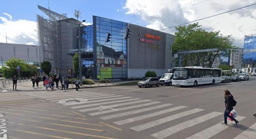 Ez a történet megmelengeti a szívedet - olyan történt a miskolci plázában, ami nemcsak a résztvevők, de a mi arcunkra is mosolyt csal!