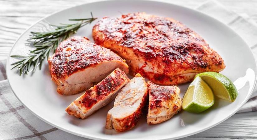 Szuper szaftos sült csirkemell chilivel és lime-mal: egyszerre csípős és savanyú