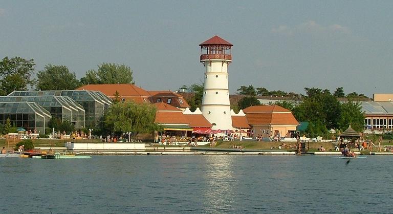 Civilek mentették meg az enyészettől, újranyitott az ikonikus gyógyfürdő