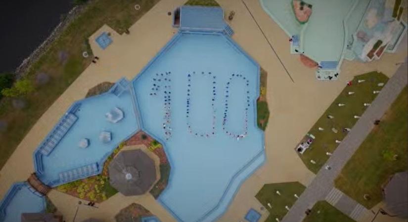 Látványos flashmob a centenáriumi évforduló alkalmából a hajdú-bihari településen – videóval