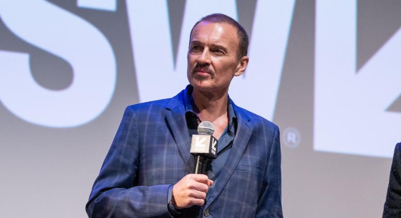 Meghalt Julian McMahon, a Bűbájos Boszorkák és a Kés/alatt színésze