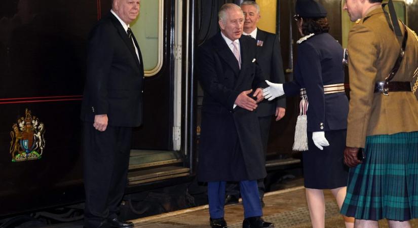 Gondolom, nem vonattal: elbúcsúzik a brit királyi család a luxusvonatától