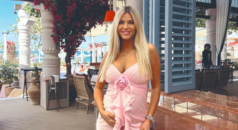 Forrt a levegő, nyílt a blézer – Vasvári Vivien majdnem meztelenül sétálgatott Saint-Tropez-ban
