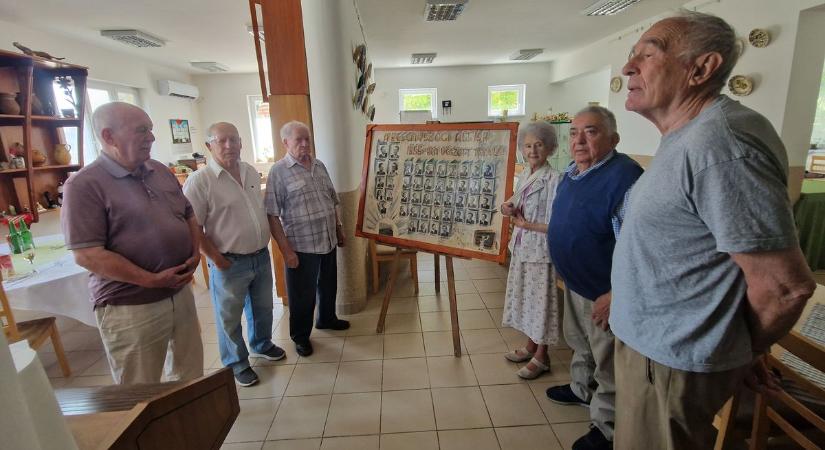 Könnyfacsaró emlékek: hetven éve járták ki a falusi iskolát Besenyszögön