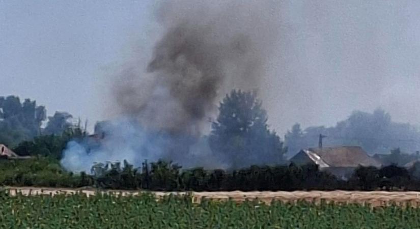 Hatalmas lángok csaptak fel Hernádnémeti határában - képek, videó