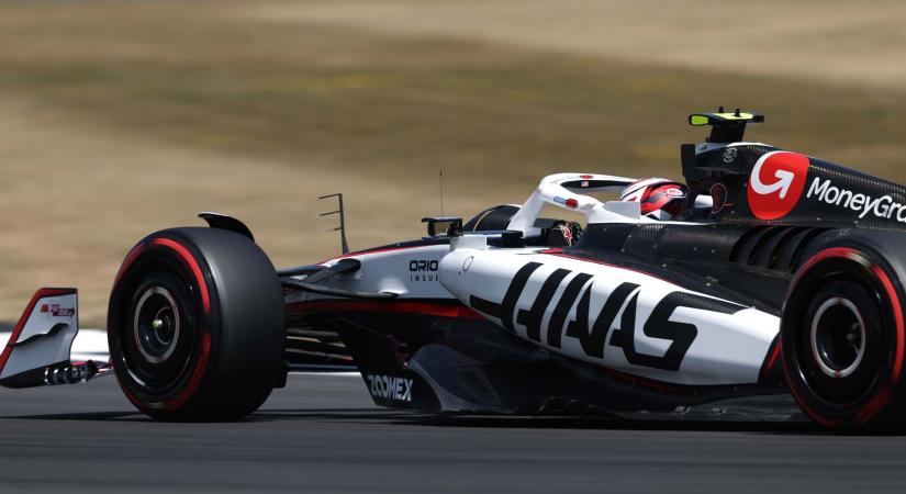 Kínos hiba után súlyos büntetést kapott Bearman Silverstone-ban