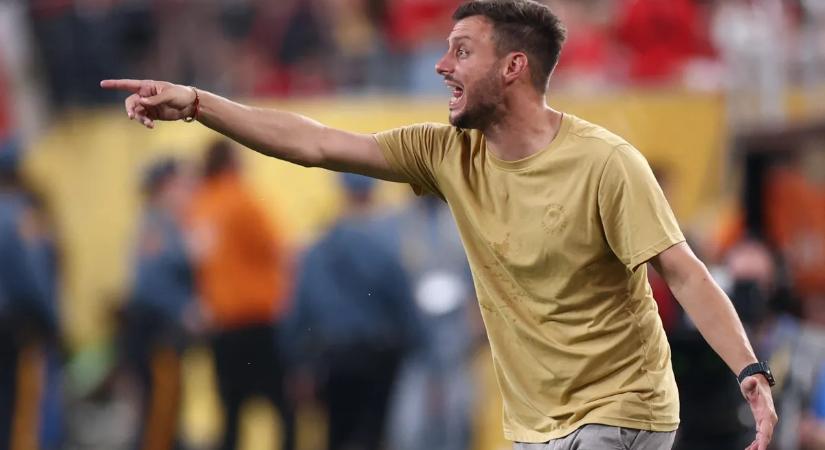 Kirúgták a klubvébén leszereplő BL-győztes csapat edzőjét