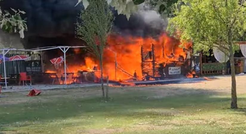 Lángolt több büfé a Velencei-tónál