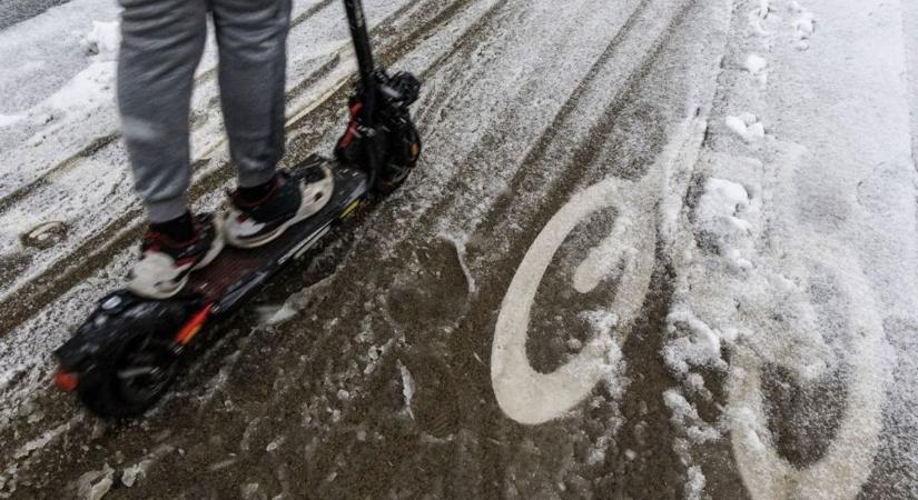 Az osztrákok meglépik: kötelező lesz a sisak az e-rolleren