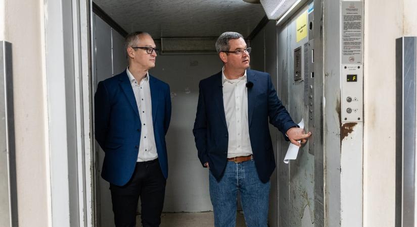 Takács Péter reagált a berettyóújfalui pszichiátrián leomlott plafonra, kommunista agitátornak állította be Kulja Andrást
