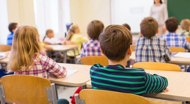 Általános és középiskolásoknak nyújt iskolakezdési támogatást az önkormányzat