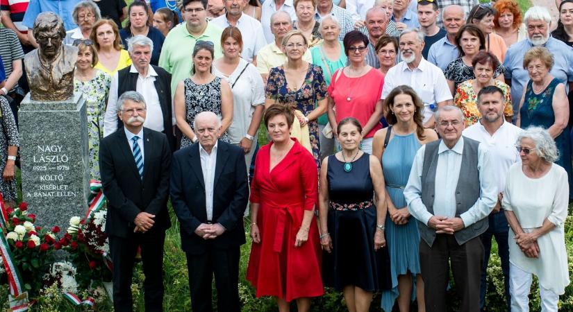 „A szó igaz hőse akarok lenni” – Nagy László szobra is helyet kapott a Nemzeti Panteonban