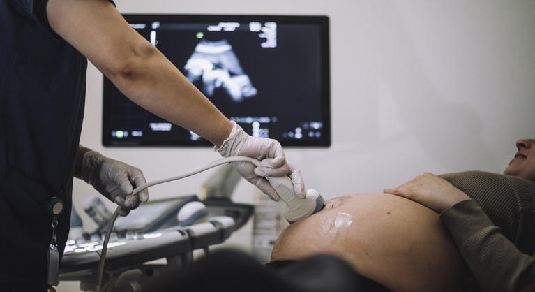 Mesterséges intelligencia segített teherbe esni egy párnak 18 év meddőség után