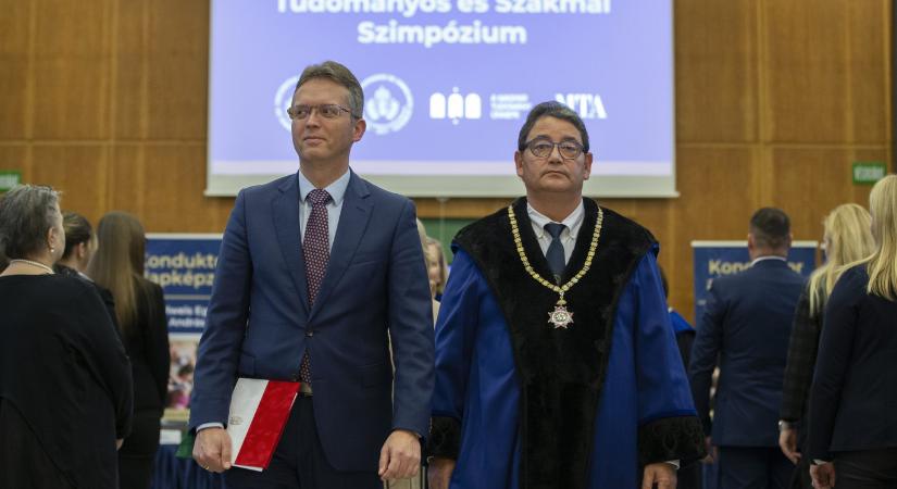 A miniszter szerint a Semmelweis a világ legjobb 100 egyeteme között lehet, de ez egyszerűen nem igaz