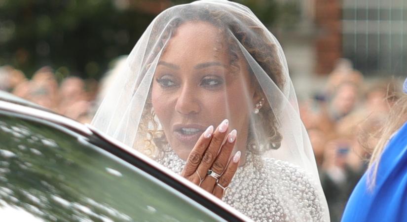 Mel B férjhez ment, Trumpék forró csókot váltva ünnepeltek – fotók