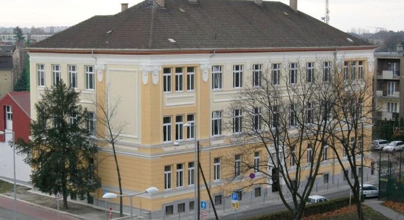 Okleveles technikusi képzés a Deákban