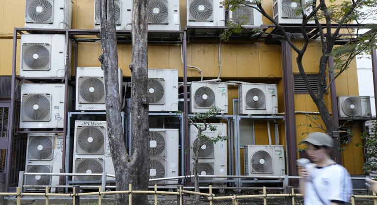 Kánikula és klímaboom: Magyarország hűtéskényszere a klímaváltozás árnyékában