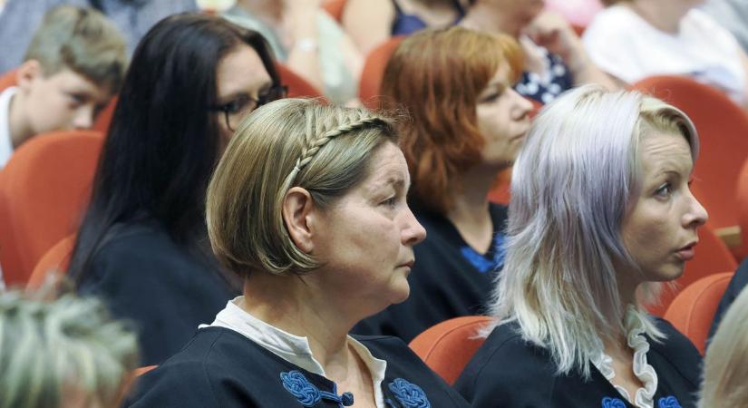 Diplomaátadó ünnepséget tartottak a Veszprémi Érseki Főiskolán