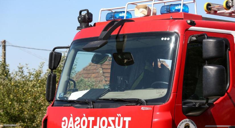 A lángok között dolgozó önkénteseknek érkezett segítség – több célra használhatják