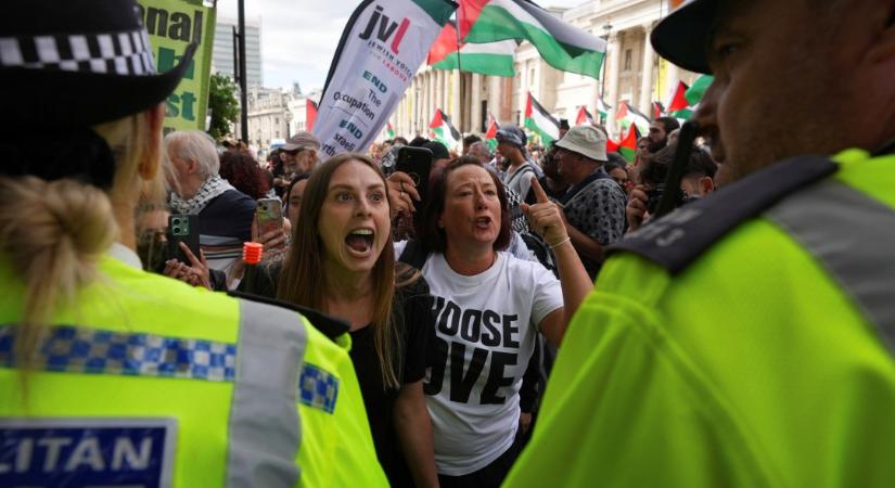 Tömegek vonultak utcára Londonban a Palestine Action terrorszervezetté nyilvánítása miatt