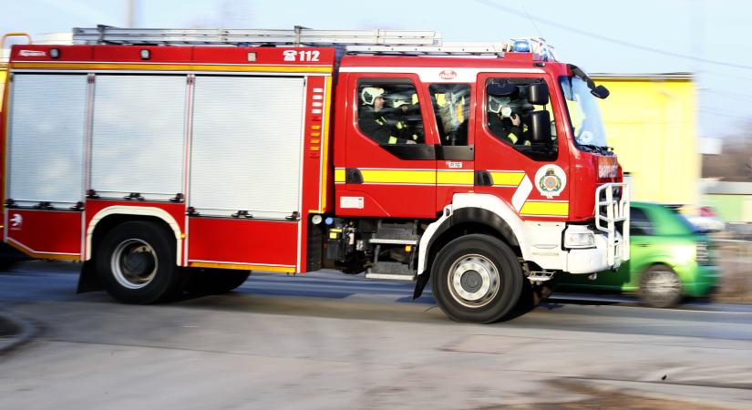 Buszbaleset történt Kunszentmártonnál - lezárták a 442-es főutat