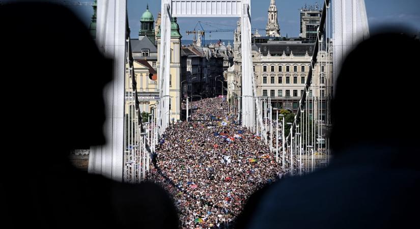 És akkor olyan jól sikerült a Pride, hogy a kormány kénytelen volt bedobni a gyerektelenek olcsó lakáshitelét