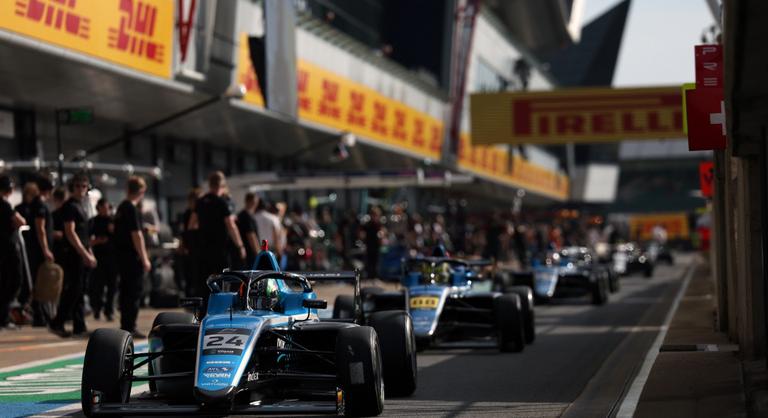 Molnár Martin szenzációs előzései szolgáltatták a show-t Silverstone-ban
